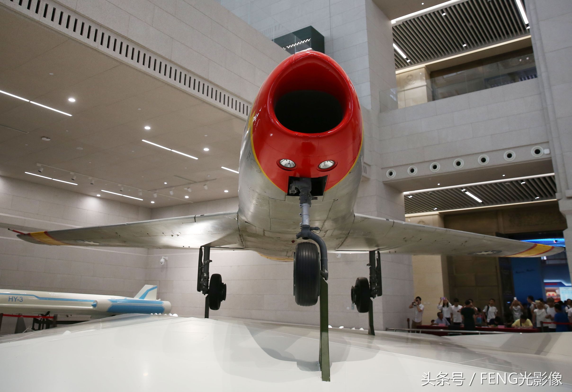 多架轰炸机、战斗机、歼击机亮相军博,一架被