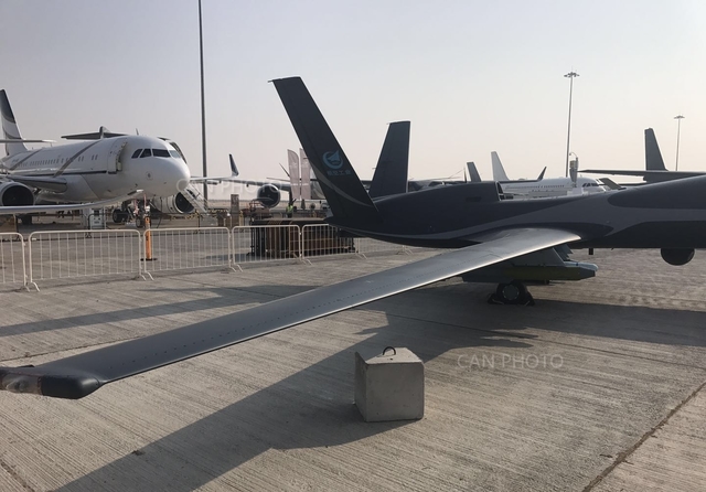 航空工业云影无人机亮相迪拜航展_军事动态_