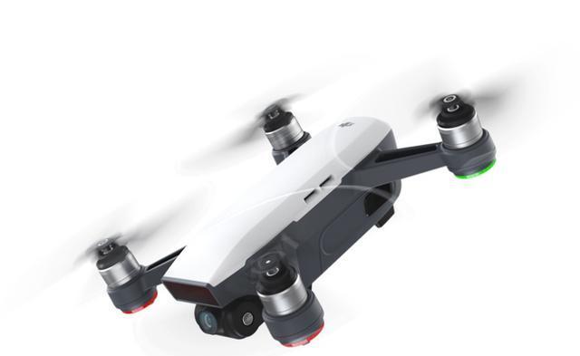 玩个无人机有多难?大疆晓SPARK装进口袋