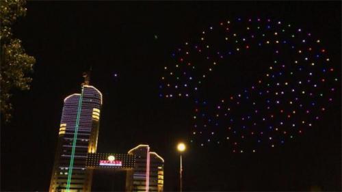 2018湖南卫视小年夜春晚,无人机灯光秀震撼开