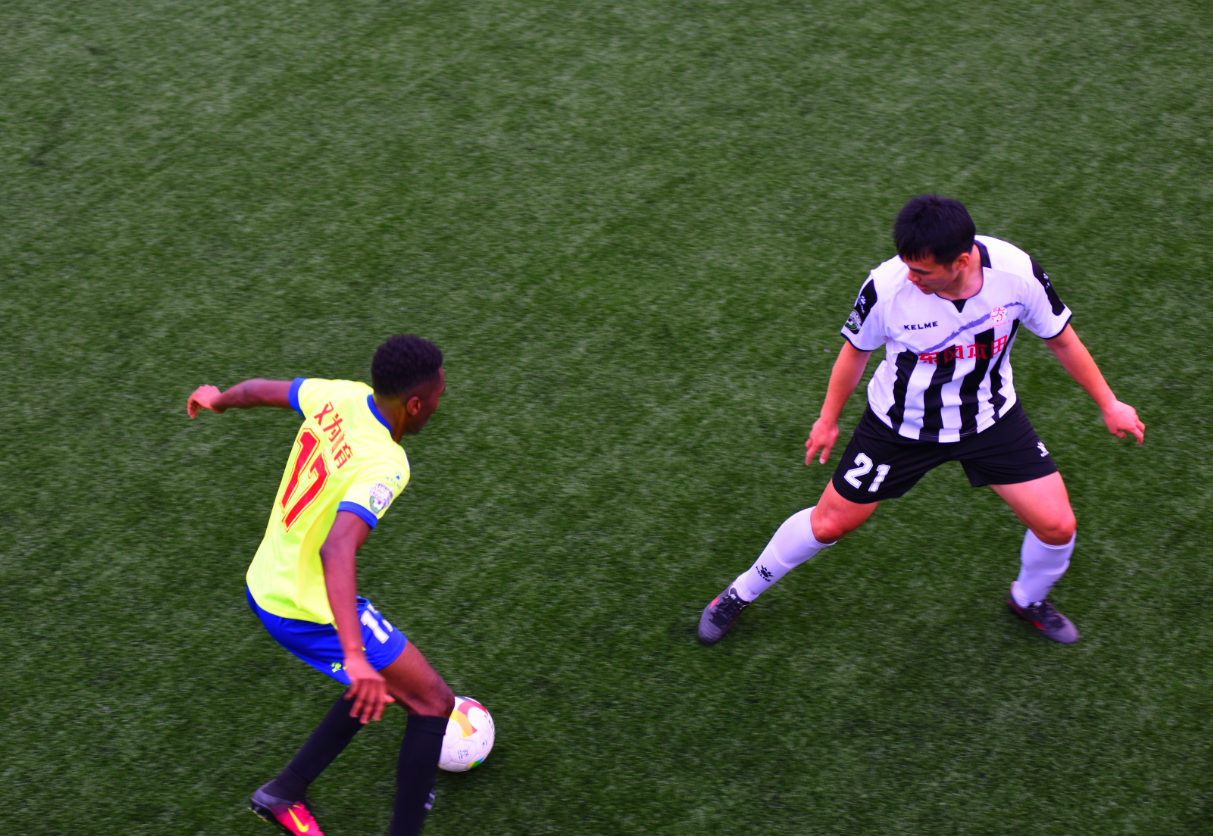 中冠赛上新武器! 武汉业余足球队用无人机研