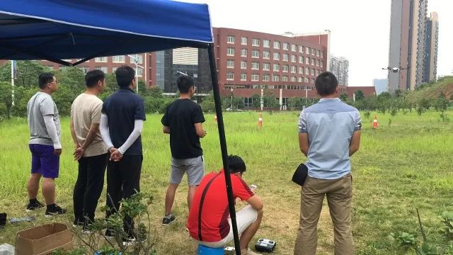 会飞的特警,你见过吗?!