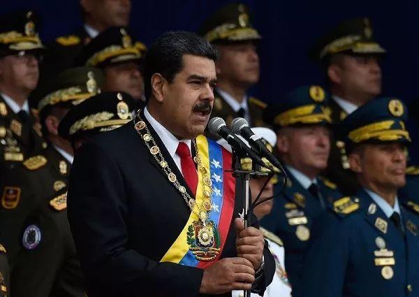 太可怕!两架小无人机差点把委内瑞拉总统炸死