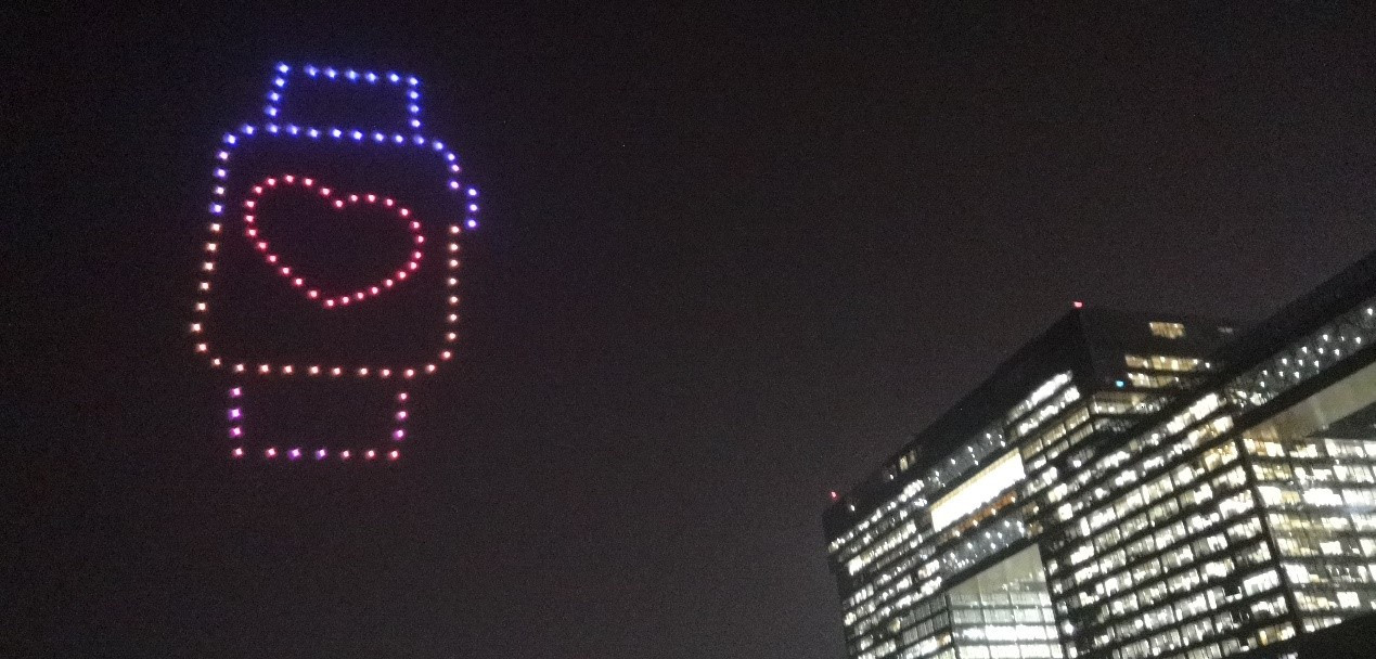 京东集团上空上演惊艳飞行秀 庆合作伙伴iPho