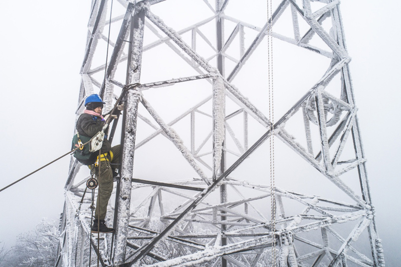 顶风冒雪,他们打赢了这场 大山深处的春运保卫