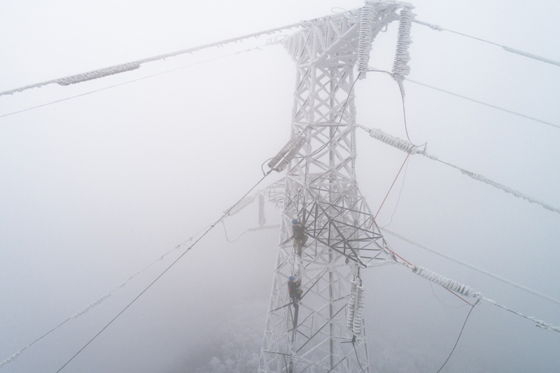 顶风冒雪,他们打赢了这场 大山深处的春运保卫