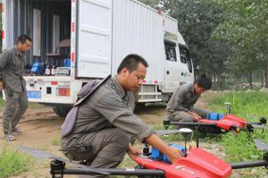 100架无人机飞进山东玉米地 科技惠农保收成