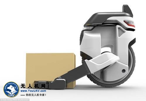 Transwheel的机器手臂可以装卸包裹。在构想设计中，它还拥有面部识别功能，在交货时确认收货者的身份。（图片：《每日邮报》）