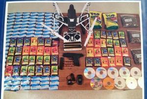 两名男子尝试用无人机向监狱私运色情光碟和违禁药物被捕