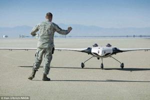 美X-56A无人机测试弹性机翼可减少音障