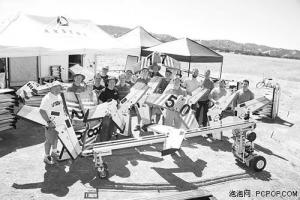 单人同时控制50架无人机 世界纪录诞生