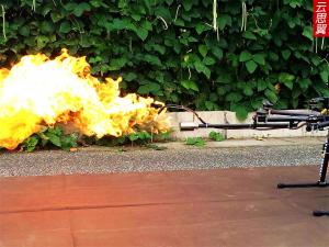 你的私人订制，可以喷火的无人机！