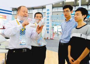 PM2.5监测无人机亮相