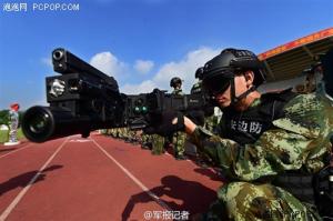 广东公安边防汇报演练 拐弯枪无人机抢眼