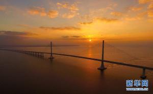 无人机拍摄一座座“申城彩虹”