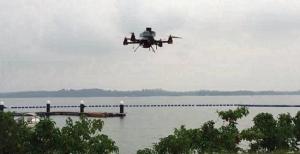 新加坡“邮递员无人机”成功试飞 投送信件和T恤