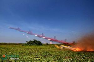 解放军新型高速无人机 速度太快成虚影