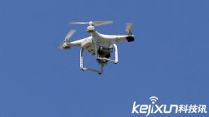 美国研发“小妖精”无人机 攻击后可自动回收