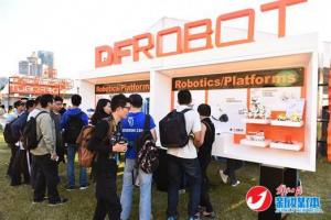 2015上海创客嘉年华开幕：机器人与无人机大赛吸引市民
