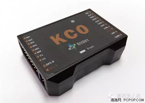 无人机如何自动保持正常飞行姿态