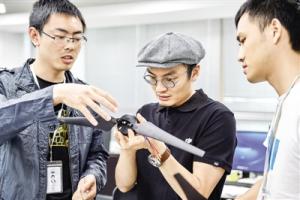 大疆创始人:两年技术储备保证全球霸主 想去打工 