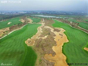 航拍美兰湖高尔夫球场 典型的林克斯风格