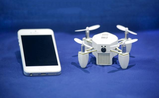 雷锋早报：名噪一时 自拍迷你无人机Zano宣布倒闭