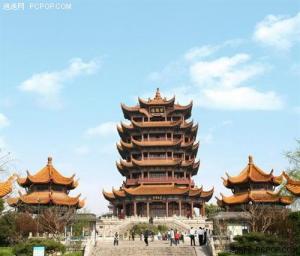 小型无人机掉落黄鹤楼 机主悬赏2000取回