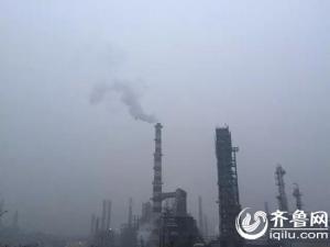 航拍雾霾中济南：建筑物只能看轮廓 百米高处白茫茫