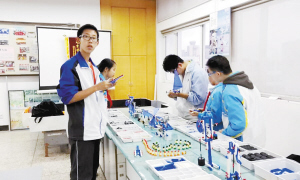 机器人、无人机 官五中尽玩高科技