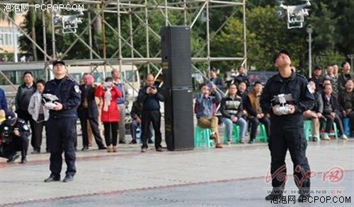 广西都安警方使用“无人机”为县庆护航 