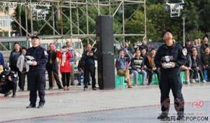 广西都安警方使用“无人机”为县庆护航