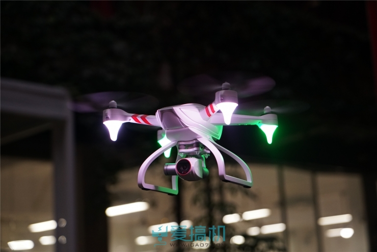 无人机界的灯厂超跑 疆域大黄蜂Hornet S无人机体验