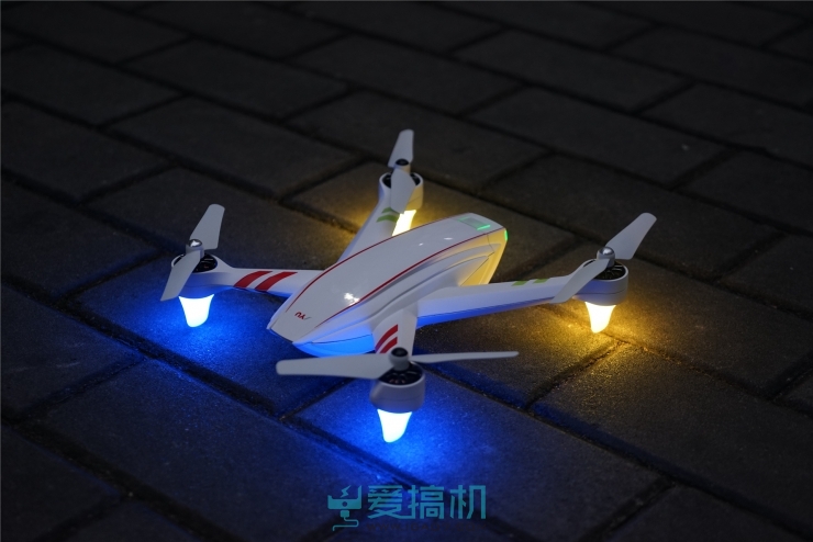 无人机界的灯厂超跑 疆域大黄蜂Hornet S无人机体验