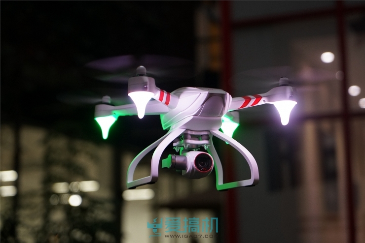 无人机界的灯厂超跑 疆域大黄蜂Hornet S无人机体验