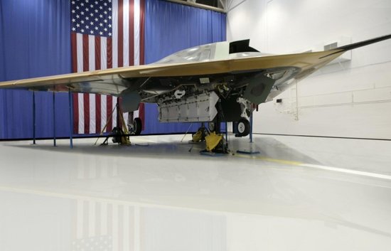 揭秘美X-47B无人驾驶战机：酷似外星人飞船