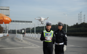 蚌埠高速交警首用无人机航拍执法