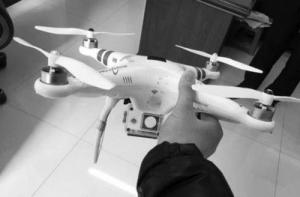 空中惊魂 合肥一“航拍小飞机”撞上高楼坠落