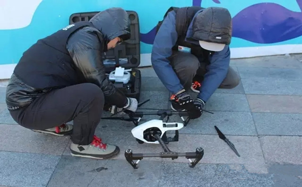 安装螺旋桨_宇辰网_让世界读懂无人机_全球专业无人机服务资讯平台