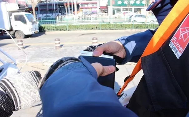 安装电池_宇辰网_让世界读懂无人机_全球专业无人机服务资讯平台