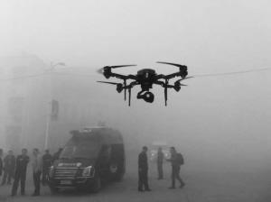 特警无人机可迅速升至百米天空 升限达1500米