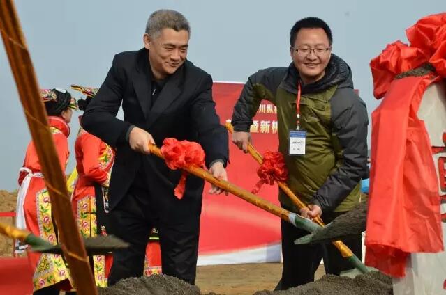 轻舒羽翼凌霄去，大鹏风采掳人心