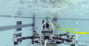 能上天能潜水的无人机问世