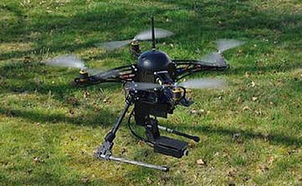 美国开展无人机蜂群协同作战试验