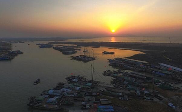 无人机首巡高邮湖 时速60公里能拍视频照片