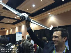 看腻了四轴无人机？这次Parrot带来了一架「隐形轰炸机」