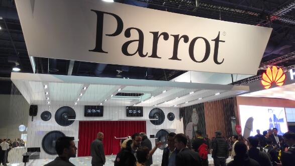 Parrot无人机在CES展上组团狂舞