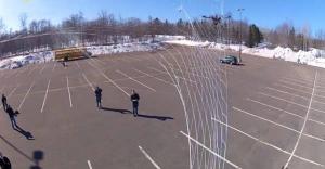 无人机捕捉者：像蜘蛛侠那样射出一张大网