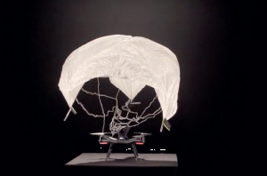 Solo无人机可装备降落伞和360度摄像头