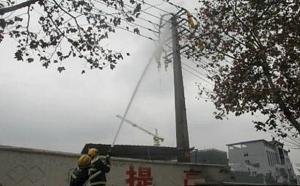 无人机“黑飞” 撞高压线爆炸引火